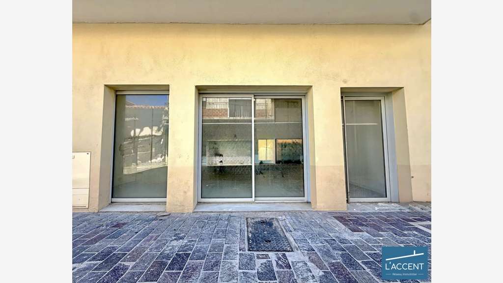 AV local commercial 73m² empl strat. Grau-du-Roi