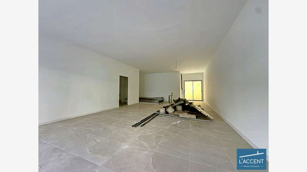 AV local commercial 73m² empl strat. Grau-du-Roi