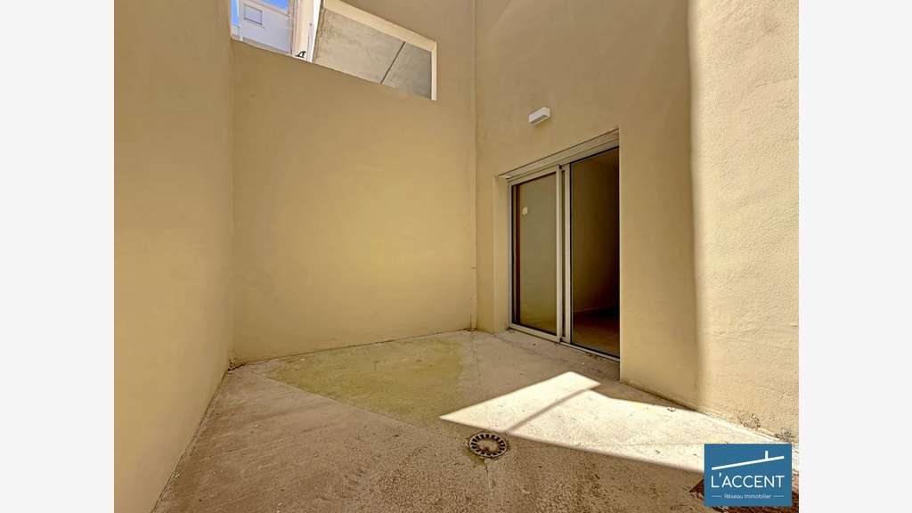 AV local commercial 73m² empl strat. Grau-du-Roi