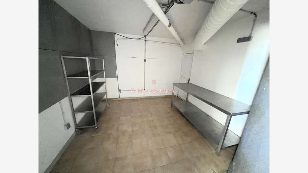 Mur avec appartement à Port Camargue Quai Honneur