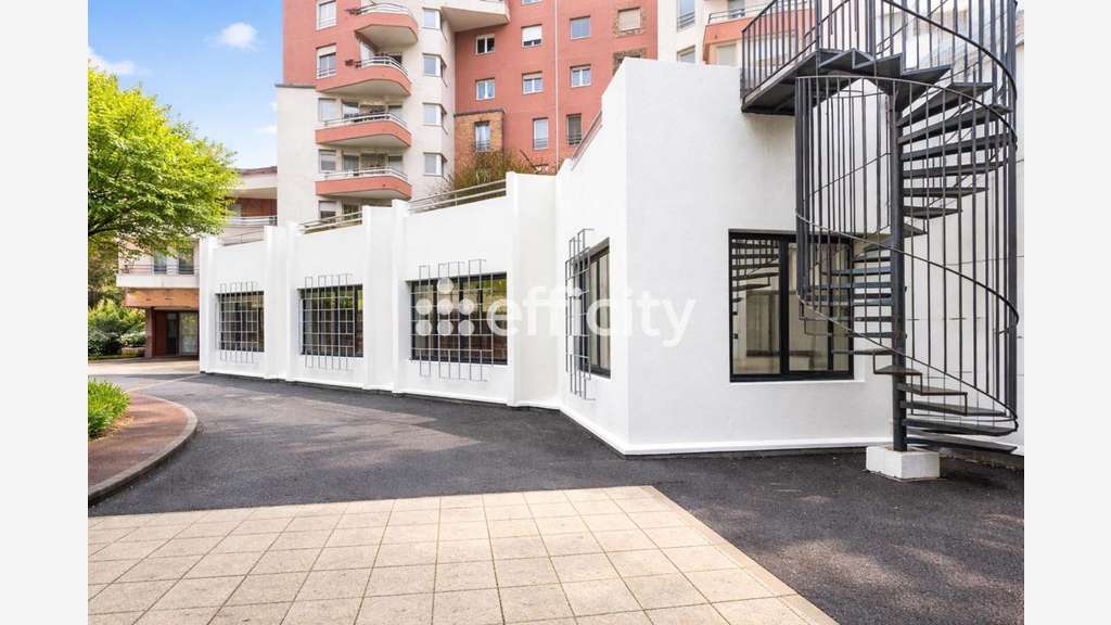Vente local commercial de 303m² au Kremlin-Bicêtre
