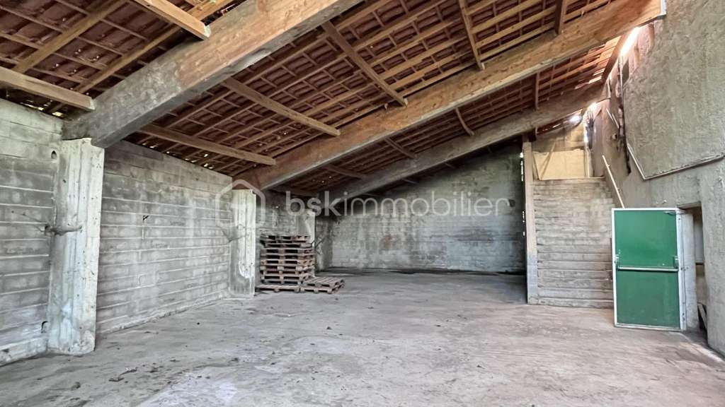 Vente local commercial 1039m² Le Lardin-St-Lazare
