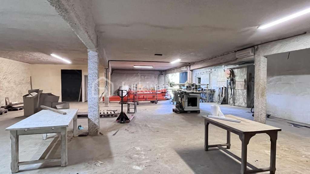Vente local commercial 1039m² Le Lardin-St-Lazare
