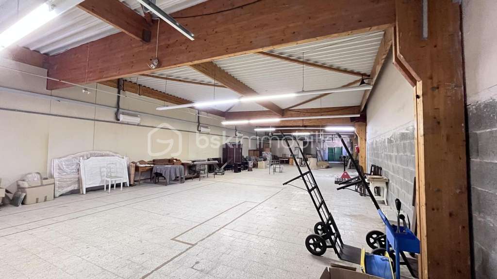 Vente local commercial 1039m² Le Lardin-St-Lazare