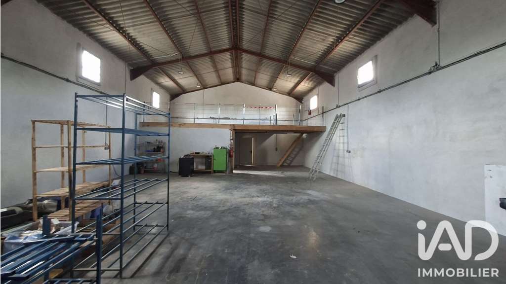 Vente hangar et bureaux 215m² Le Luc accès RD97