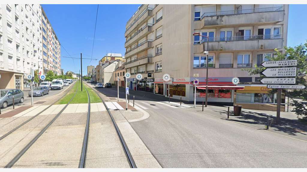 A vendre ensemble commercial au Mans