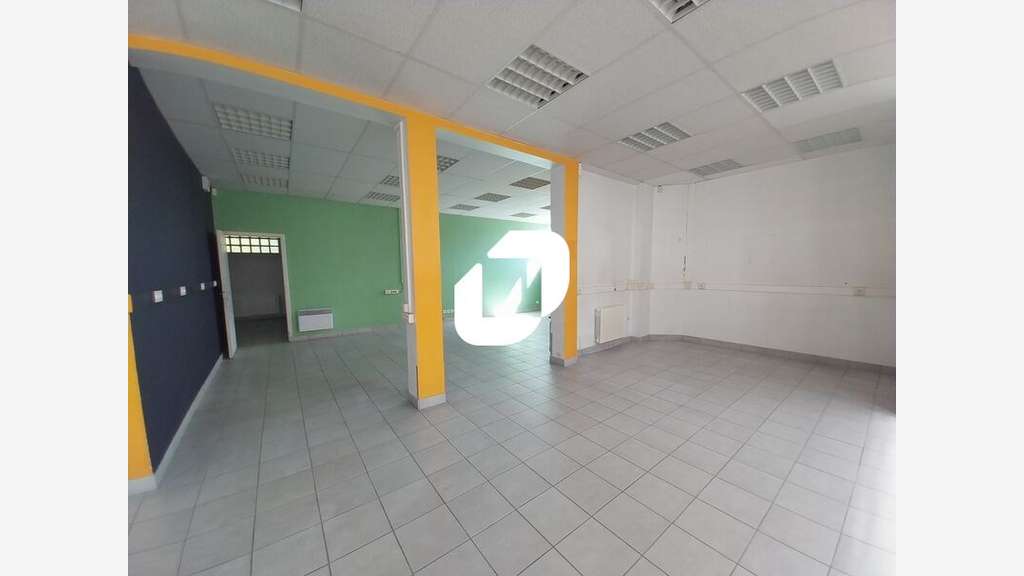 Vente Local commercial 521m² Le mesnil saint denis