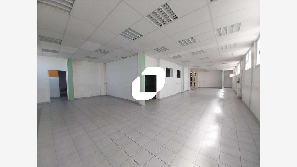 Vente Local commercial 521m² Le mesnil saint denis