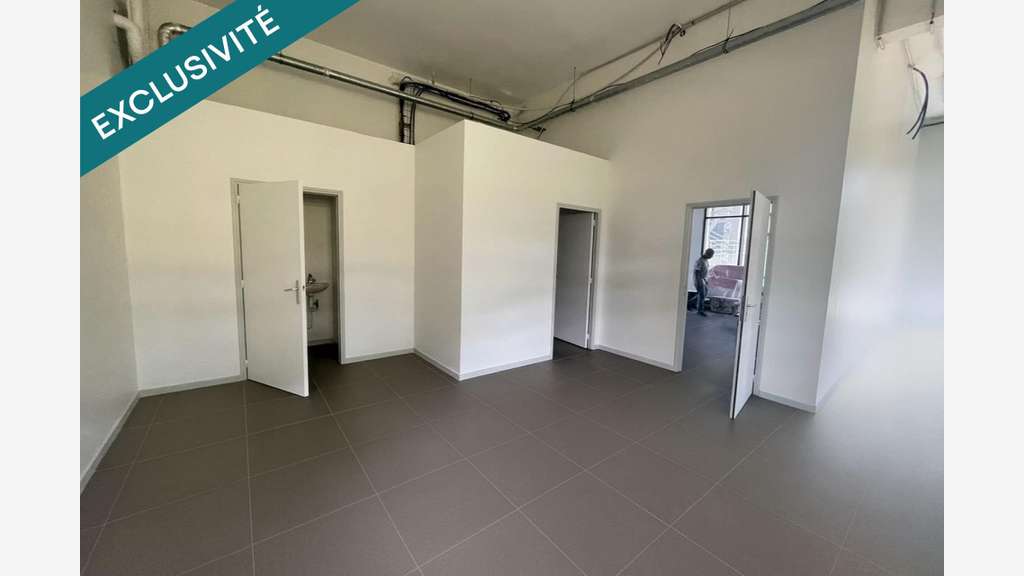 Droit au bail local aménagé neuf 160m² Le Robert