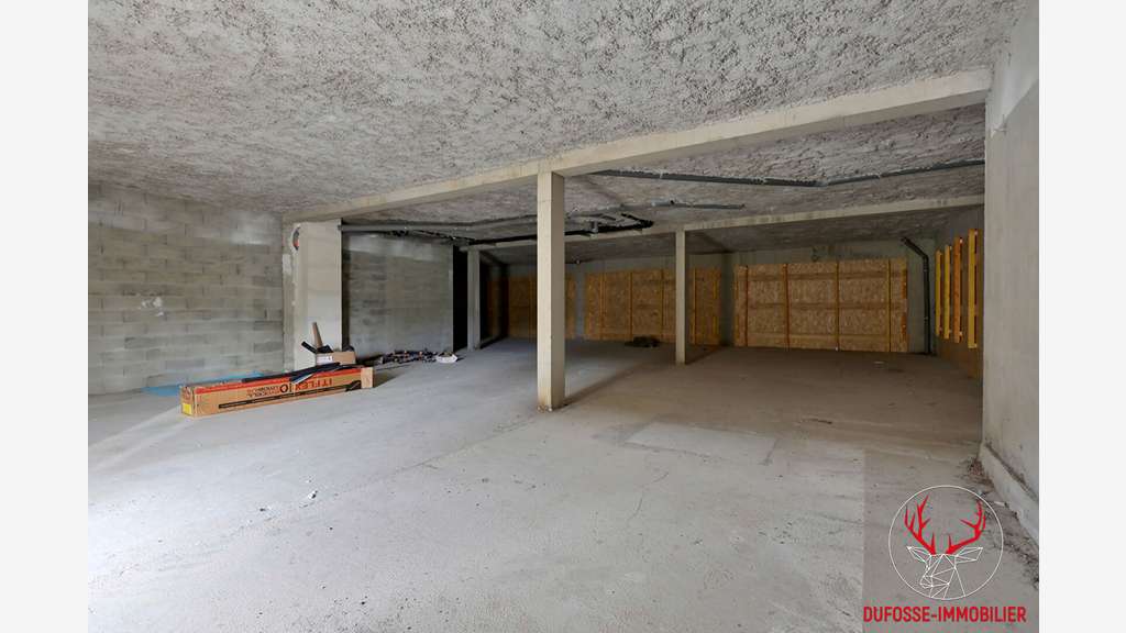 LENTILLY RN7 - Local commercial 200 m² à fort p