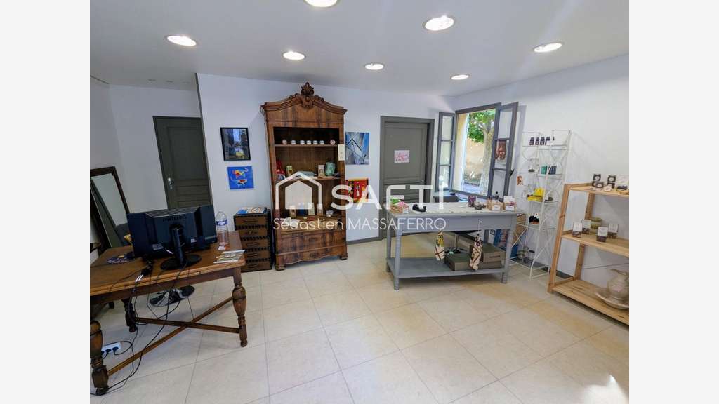 Vente local commercial de 67m² au cœur de Léré