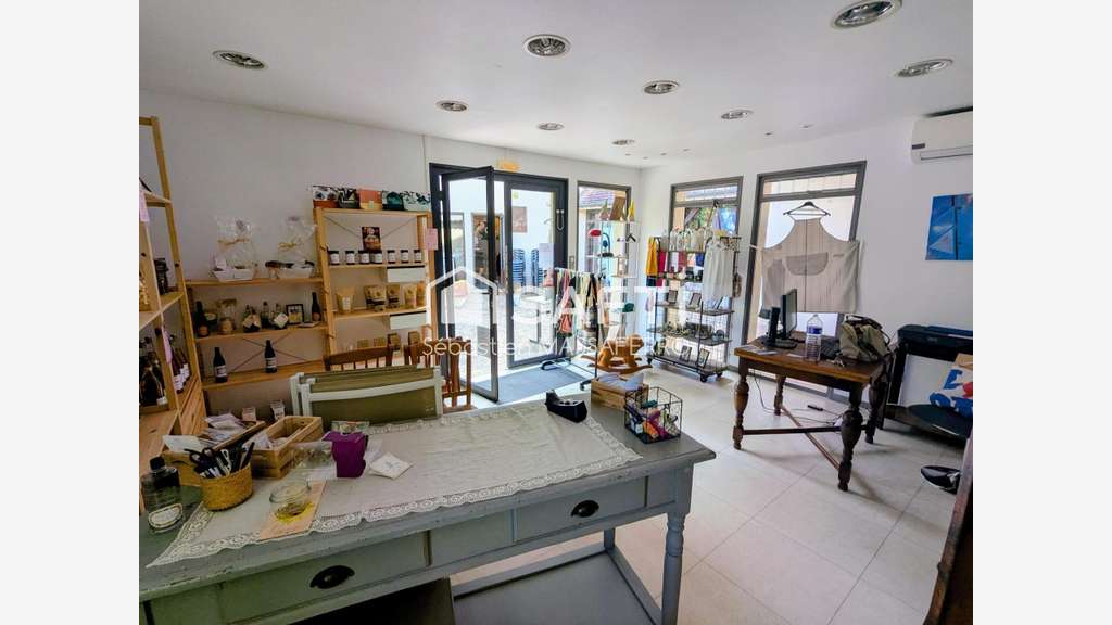 Vente local commercial de 67m² au cœur de Léré