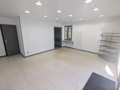 Vente local commercial de 67m² au cœur de Léré