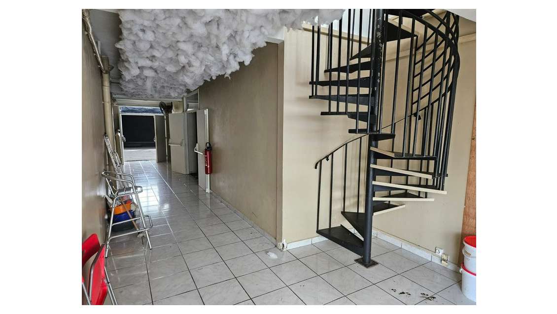 Murs commerciaux 331m² à vendre aux Abymes
