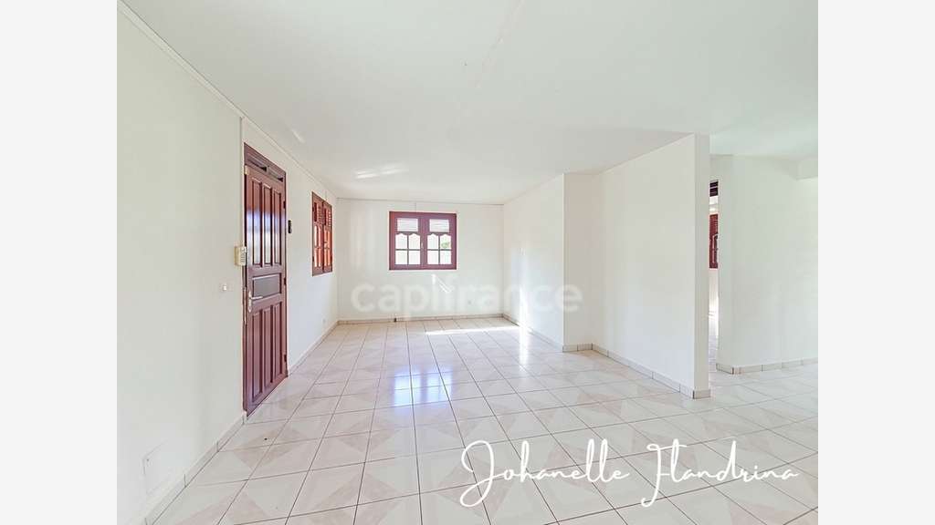 Les Abymes - Immeuble à fort potentiel, 230 m² - p