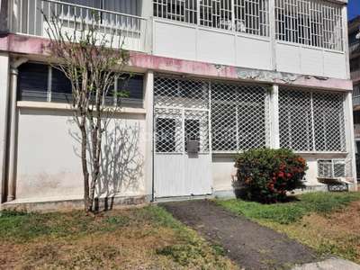 LES ABYMES - LOCAL PROFESSIONNEL DE 58 m²