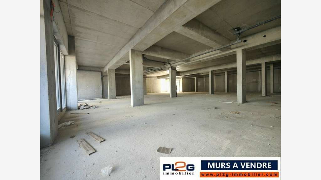 Murs commerce à vendre aux Angles GARD (30)
