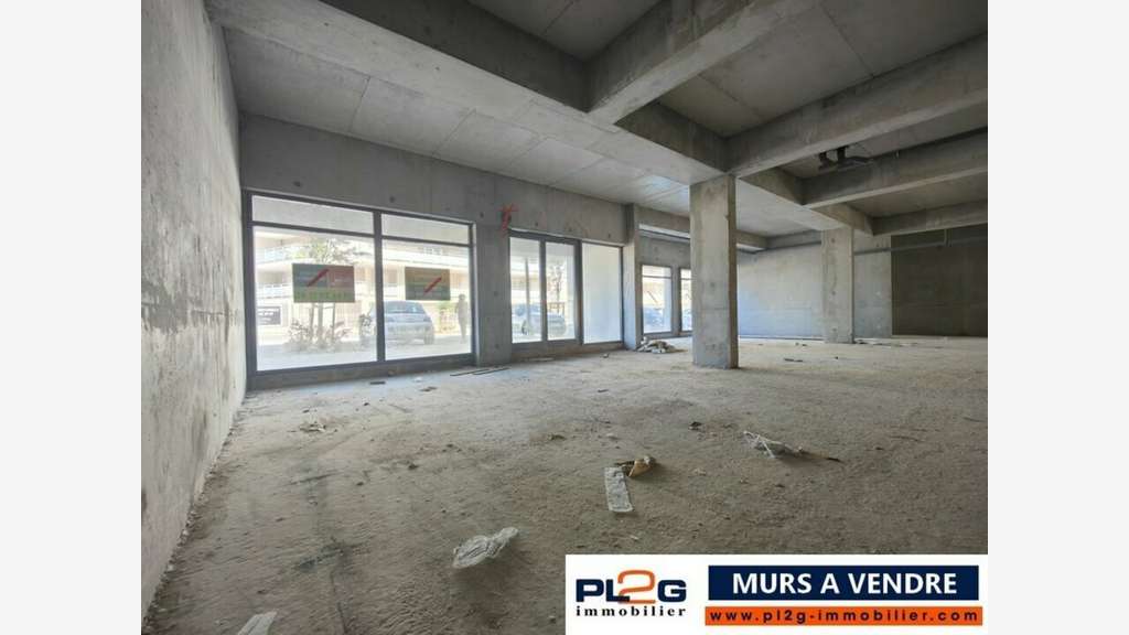 Murs commerce à vendre aux Angles GARD (30)