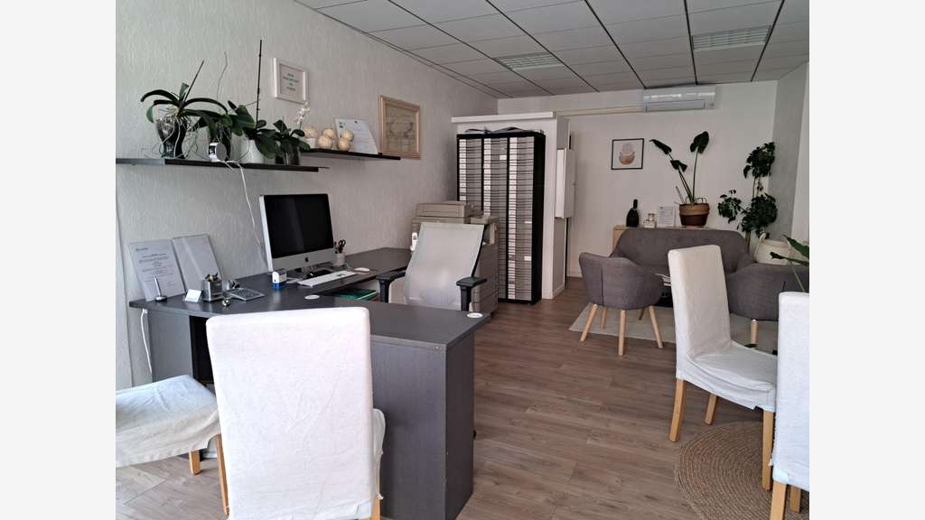 Local Commercial à Les angles
