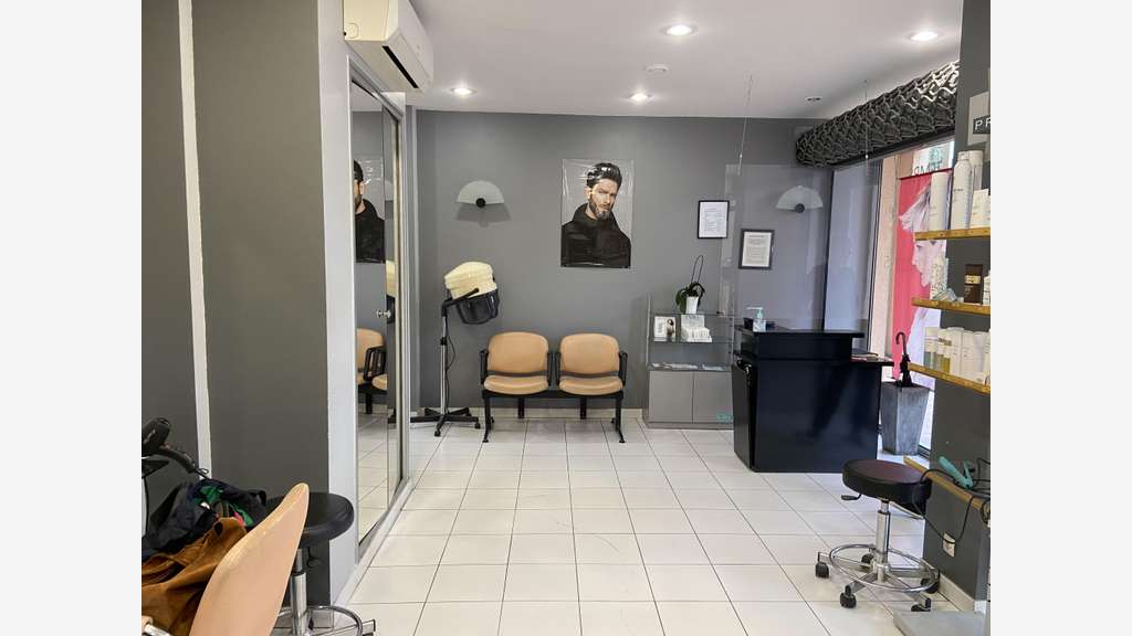 Cède local commercial 40m² avec vitrine les Angles