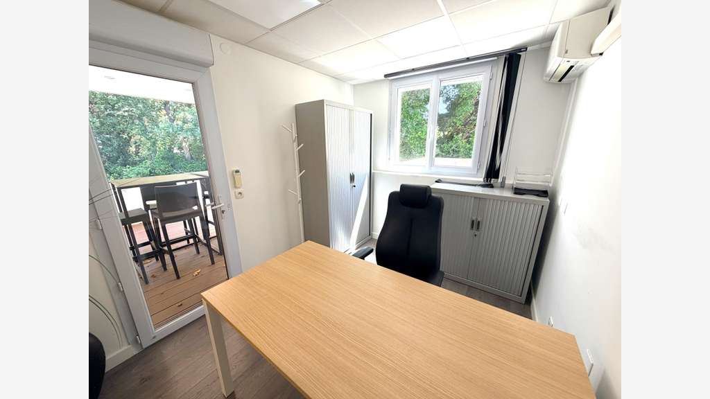 AV bureaux 170m² à Six Fours Empl. N°1 axe passant