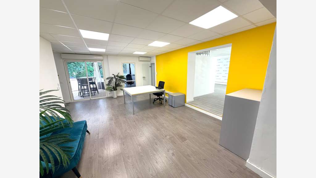 AV bureaux 170m² à Six Fours Empl. N°1 axe passant