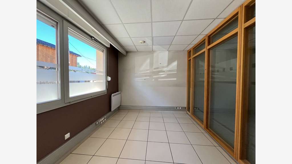 Vente local commercial  237m² Les Rousses