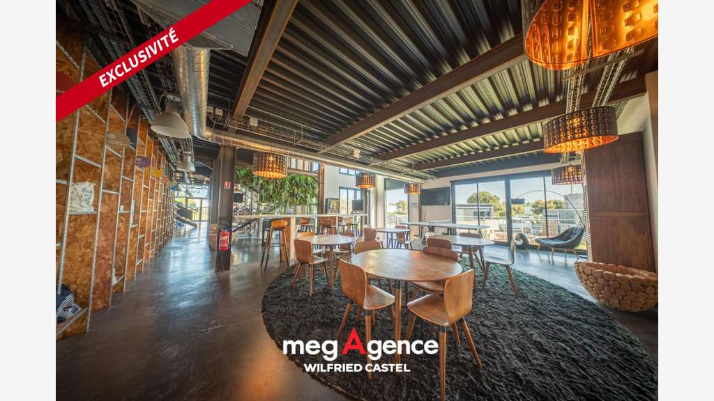 Vente ensemble immobiliers 2200m² aux Sables