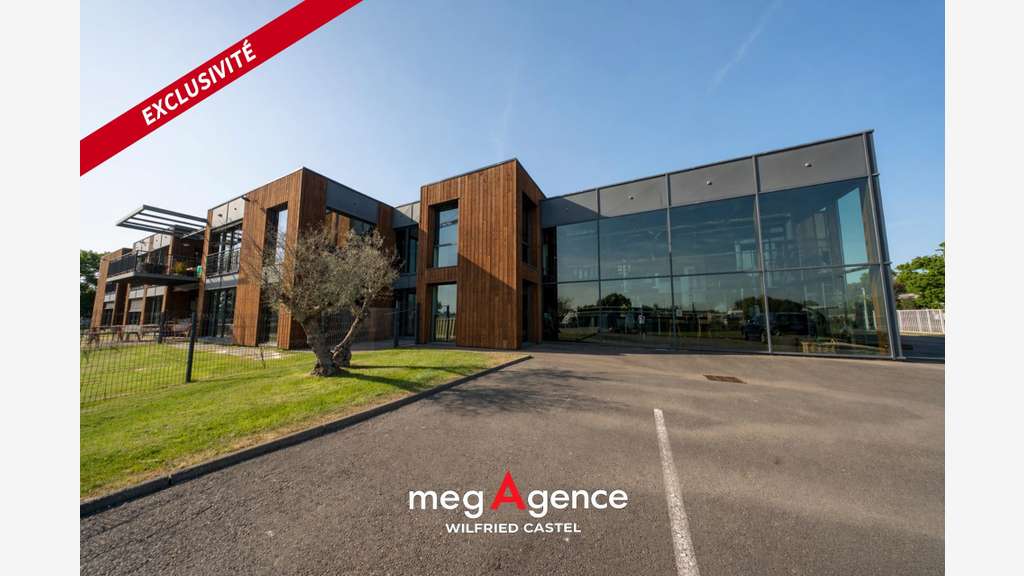 Vente ensemble immobiliers 2200m² aux Sables