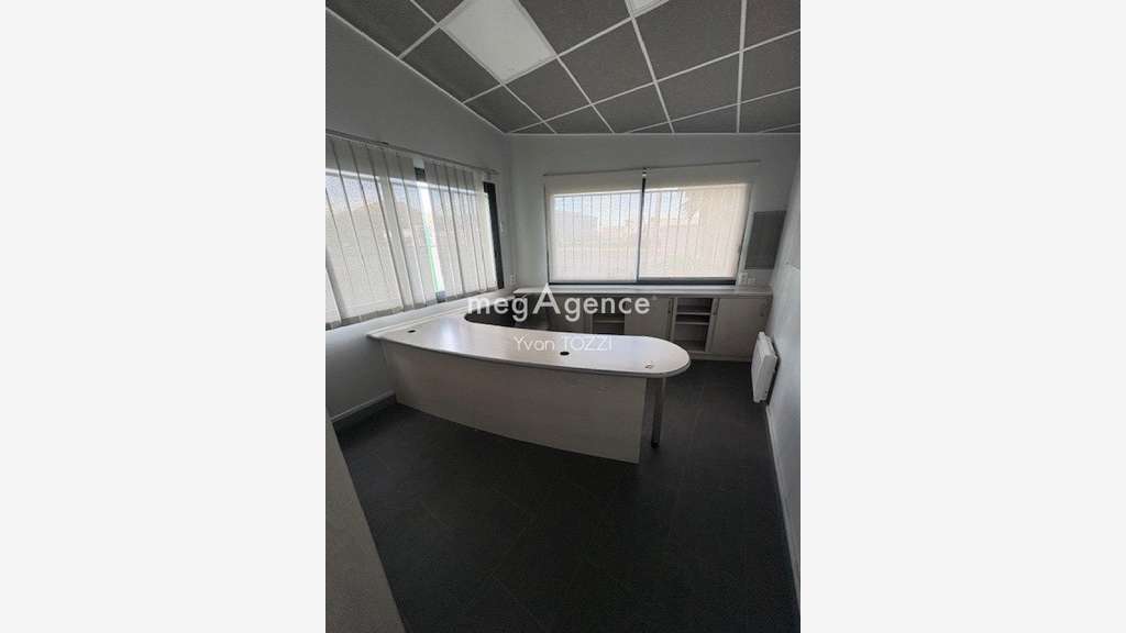 A vendre bâtiment industriel 260m² ZA des Plesses