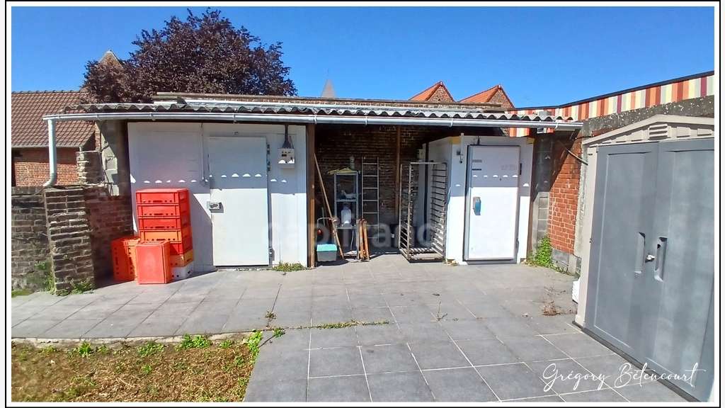 Immeuble à usage de commerce et d'habitation
