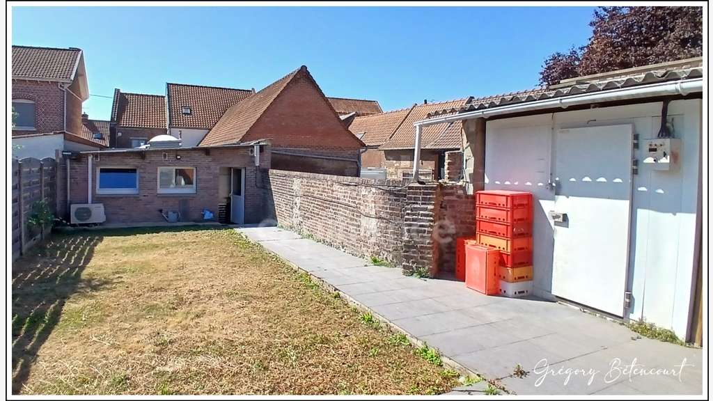 Immeuble à usage de commerce et d'habitation