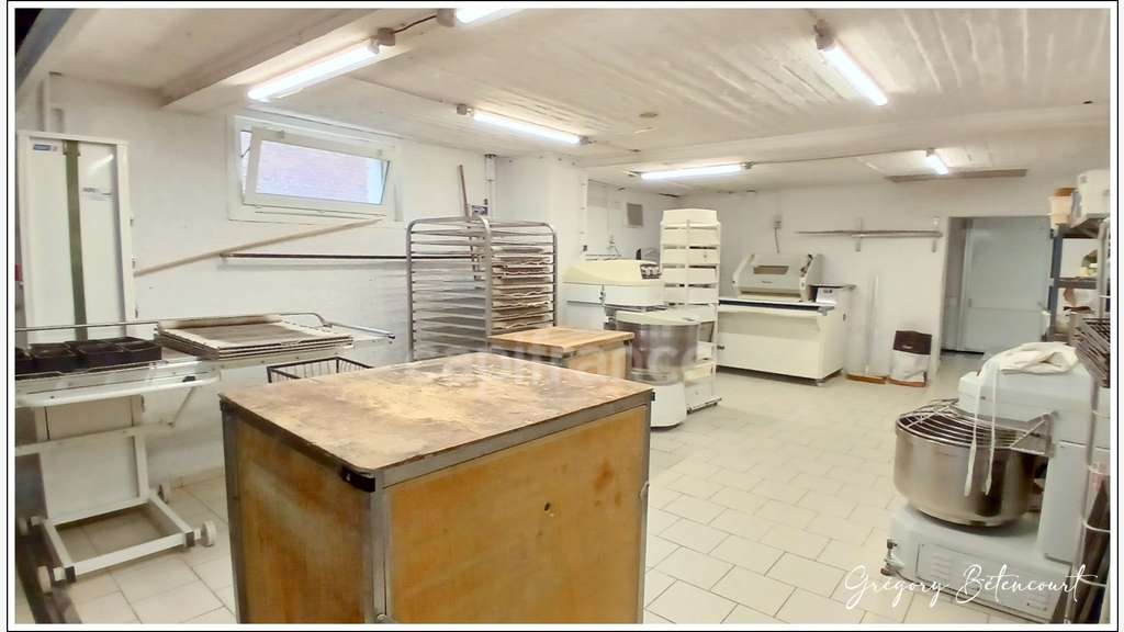 Immeuble à usage de commerce et d'habitation