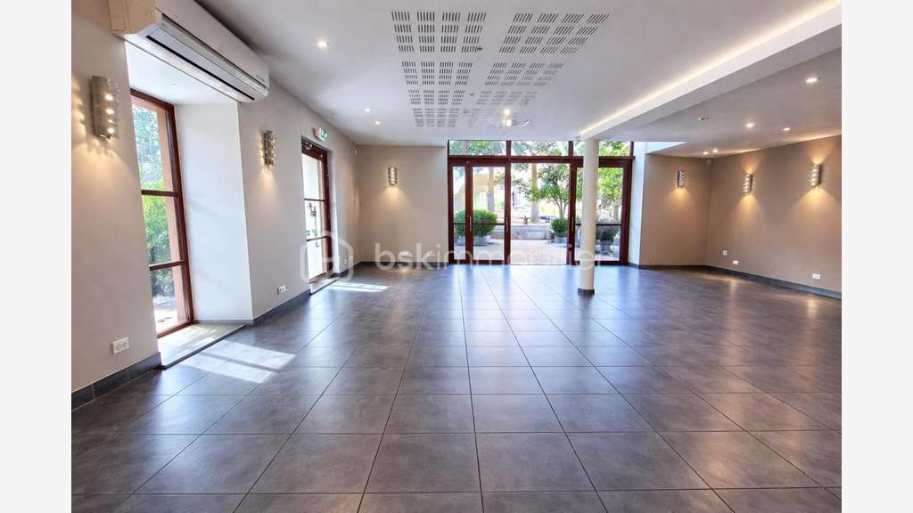 Vente murs commerciaux de 180m² à Leucate village