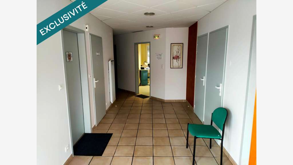 Local commercial à vendre à Levier centre