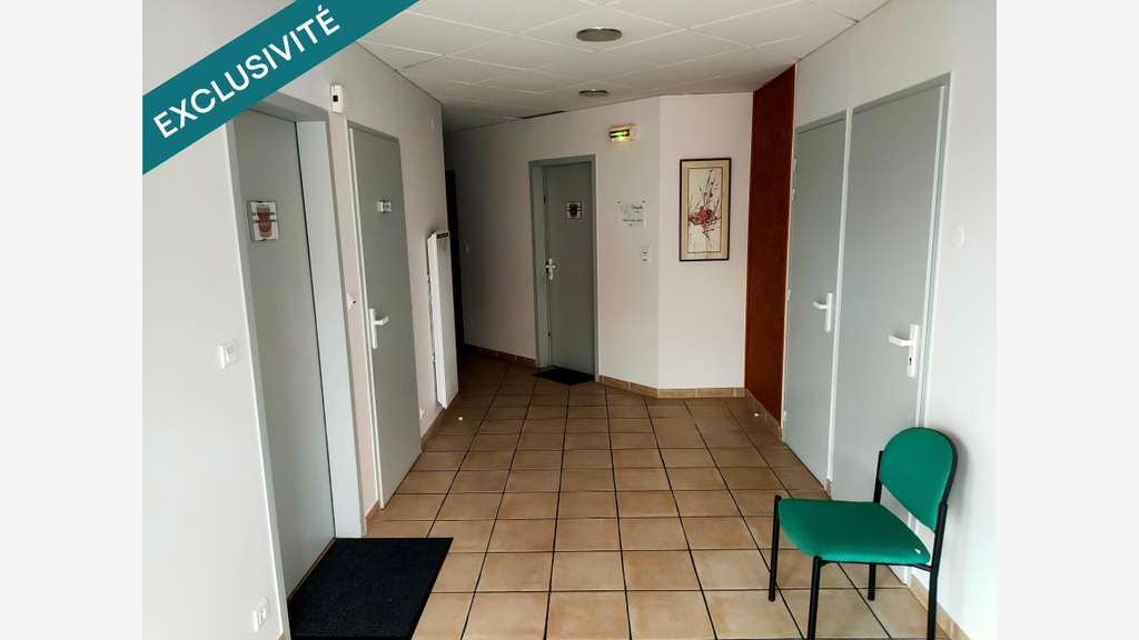 Local commercial à vendre à Levier centre