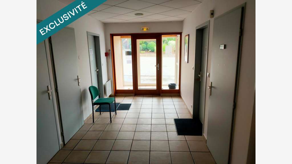 Local commercial à vendre à Levier centre