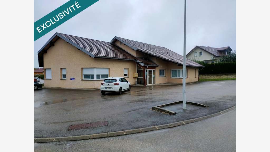 Local commercial à vendre à Levier centre