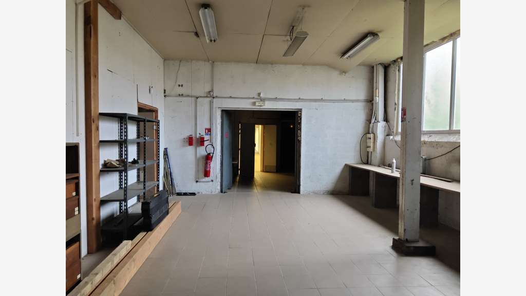 Local d’exception 737m² empl stratégique Libourne