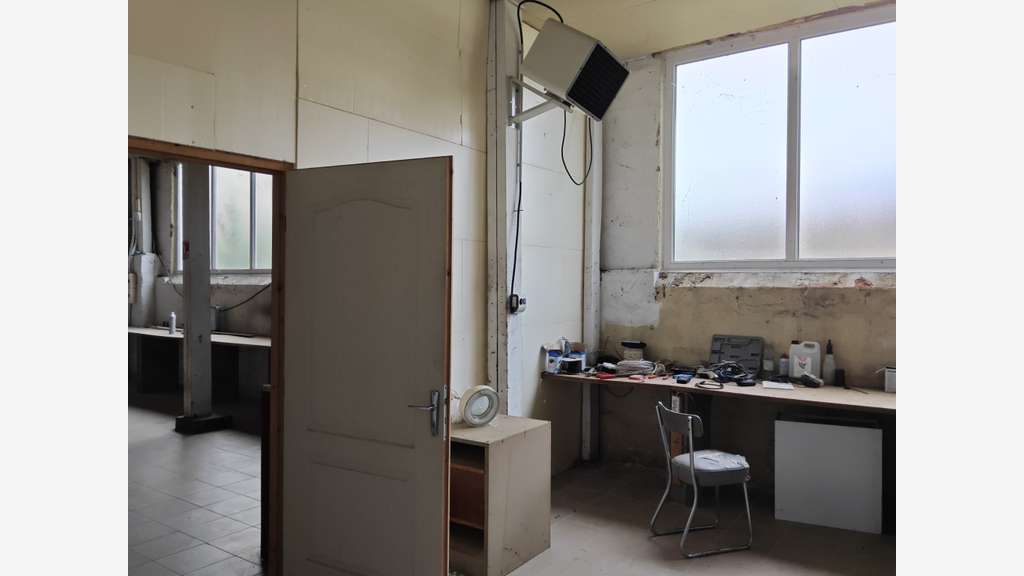 Local d’exception 737m² empl stratégique Libourne