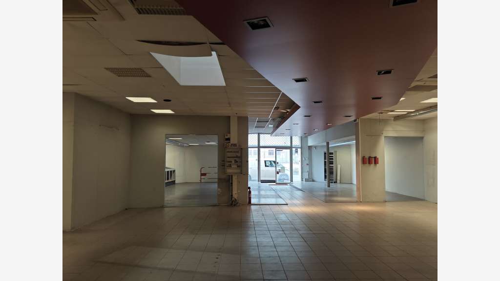 Local d’exception 737m² empl stratégique Libourne