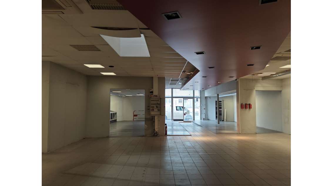 Local d’exception 737m² empl stratégique Libourne