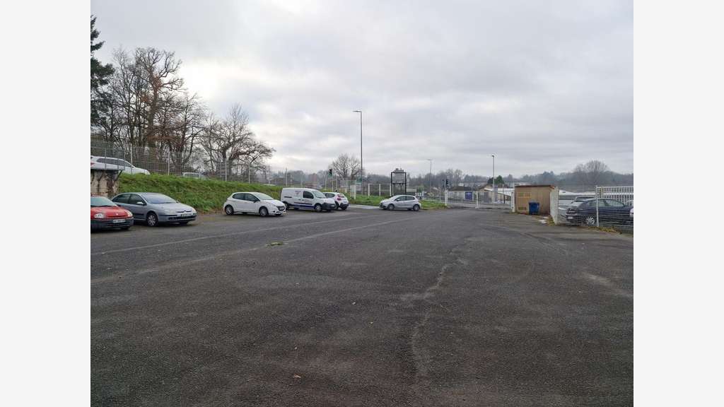 AV immeuble de 1260m² proche A20 Limoges