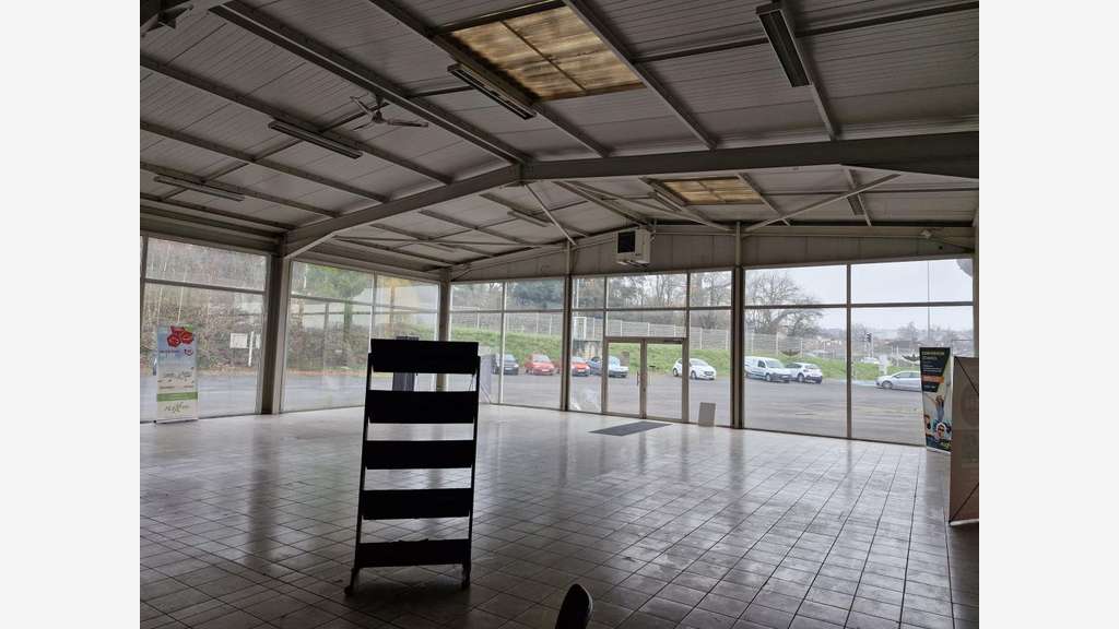 AV immeuble de 1260m² proche A20 Limoges