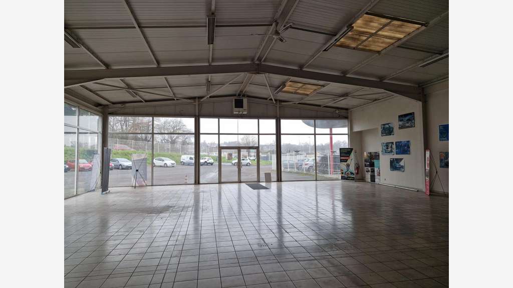 AV immeuble de 1260m² proche A20 Limoges
