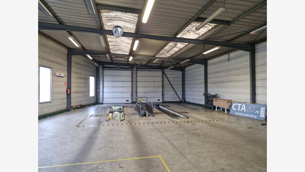 AV immeuble de 1260m² proche A20 Limoges