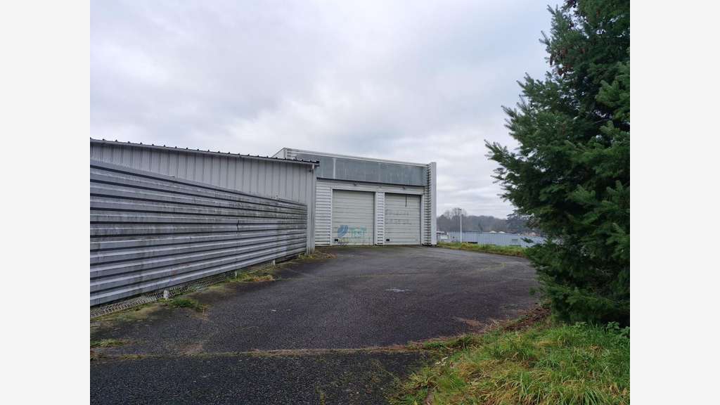 AV immeuble de 1260m² proche A20 Limoges
