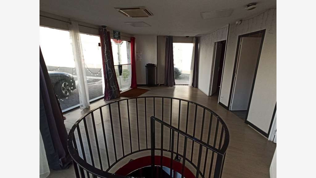 VENTE LOCAL COMMERCIAL 115m² - AXE ENTRANT
