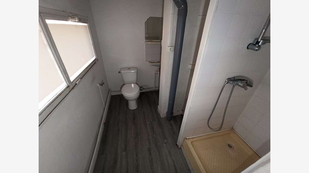 VENTE LOCAL COMMERCIAL 115m² - AXE ENTRANT