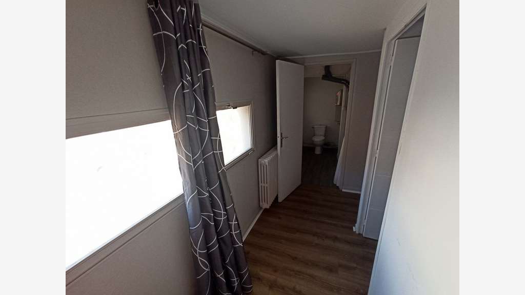 VENTE LOCAL COMMERCIAL 115m² - AXE ENTRANT